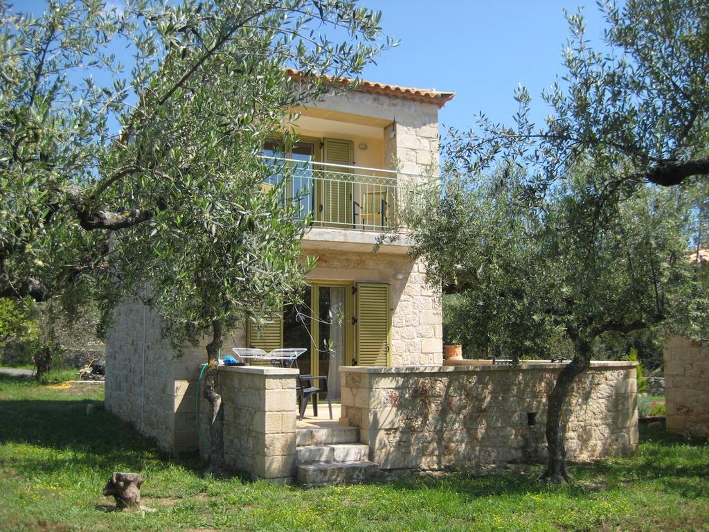Amoni Holiday Homes 卡德哈米利 外观 照片
