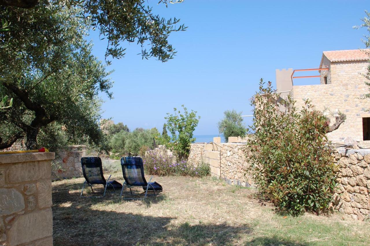 Amoni Holiday Homes 卡德哈米利 外观 照片